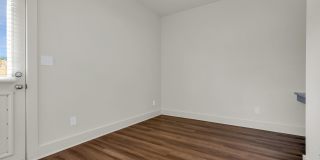 One Bedroom Cottage with Fenced Backyard! Gallery 10