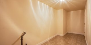 Beautiful 5 bedroom 4.5 bath home with large basement in gated community! Gallery 46