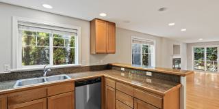 Spacious Greenwood Townhome - New Paint, Carpet and Water Heater!! Gallery 12
