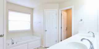 3/2/2 near Golf Course! Gallery 13