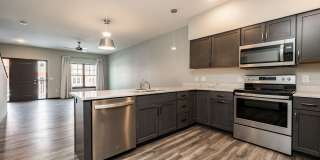 Spacious Townhome In The Kingston Neighborhood Gallery 11