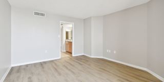 690 ISLAND WAY 212 Gallery 15