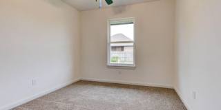 Beautiful! 4-Bed Home in Mustang Gallery 20
