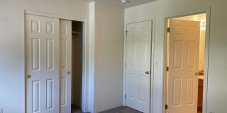 Two Bedroom 3 Bath Duplex-Townhouse in Southwest Medford Gallery 16