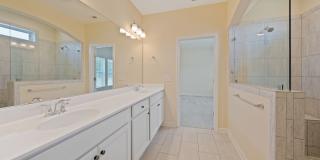 Available June 1!! Beautiful and Bright 4 Bedroom + 2.5 bath home with Loft & Open Floor Plan! Gallery 10