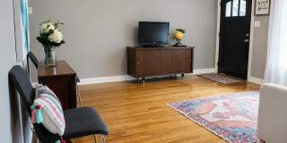 2 bedroom North Loop Bungalow Gallery 8