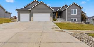 Stunning 6 Bed, 3 Bath Heritage Hills Home | 3-Car Garage | Walk-Out Basement Gallery 1