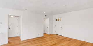 HUGE TOP FLOOR 2 BED 2 BATH IN PRIME SANTA MONICA! -FIREPLACE, BALCONY & GARAGE PARKING SPACE Gallery 21