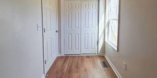 Knoxville 37921 - 3 bedroom, 2 bath Duplex - Contact Ryan Fogarty 865-333-4840 Gallery 12