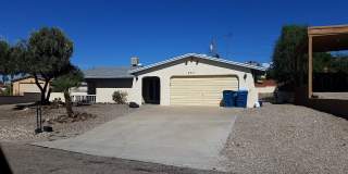 3 bedroom 2 bath with Huge Fenced Yard Gallery 1