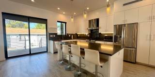 Five Bedroom/Four Bathroom Luxury House in Koreatown Gallery 6