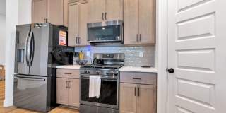Newly built 3 Bed 2 bath home with Large backyard Gallery 9