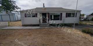 Charming 2-Bedroom, 1-Bathroom Home with a Large Yard & Double Garage Shop Gallery 1