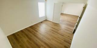 Gorgeous Remodeled Spacious 4 bedroom Gallery 15