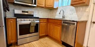 Stunning 3-Bedroom/1.5 Bathroom Townhome in West Passyunk! Available NOW! Gallery 5