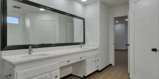 Room in 3 Bedroom Home at Jenkins Dr Gallery 18