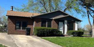 Newly Remodeled 3 bed ranch in Normal! Gallery 1