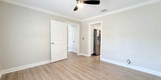 Large Open Concept House with Tons of Natural Light Gallery 14