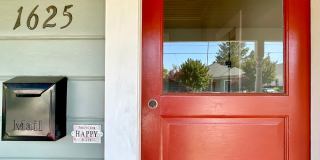 Charming Home on Cul-de-Sac w/Jacuzzi, Fireplace, Garage || Minutes from Downtown Napa! Gallery 4