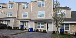 3 Bedroom, 3.5 Bath Townhouse Gallery 1