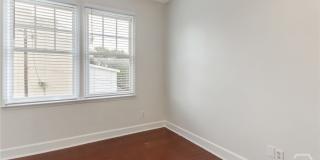 301 W Henry Street Gallery 11