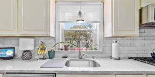 22 JAMES Place Gallery 11