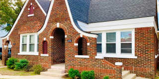 Large 1BD 1BA Apartment with Bonus Area Located in Historic Miller Neighborhood!! Gallery 1
