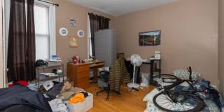 4 bed right on greenline in allston Gallery 8