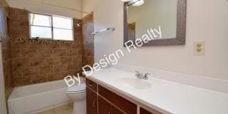 Midtown 2 Bed 1 Bath - A/C - Fenced Yard - Covered Parking Gallery 14