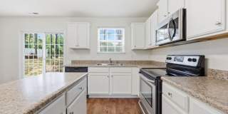 3 Bed 2.5 Bath With Fenced in Yard! Gallery 28
