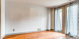 Unique with a Artsy Flare    2 Bed/1.5 Bath in Edgemere Park $995/month! Gallery 38