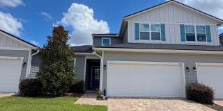 Beautiful 3 Bedroom, 2.5 Bathroom Townhome + Loft in Gated SilverLeaf Community Gallery 1