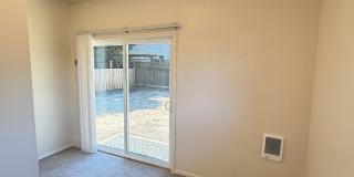 Updated 3-bedroom, 1 bath triplex in Springfield! Gallery 14