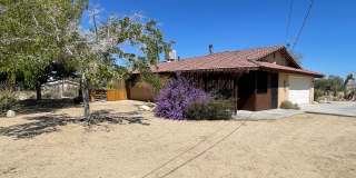 Charming Joshua Tree Village Home Gallery 1