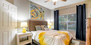 Hollister Place Gallery 12