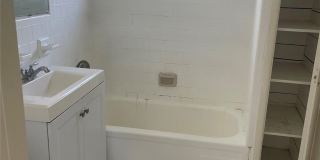 1635 Moffett Street Gallery 9