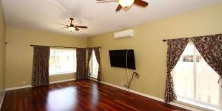 Large 4 bedroom, 3 bath, 4+ parking, gated single family house in Kalihi Gallery 4