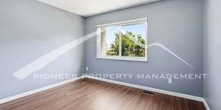 Spacious Townhouse with Washer/Dryer and Central AC Gallery 18