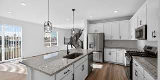 Spacious 4BR House with Beautiful Mountain Views! Gallery 5