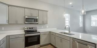 549 Strong Avenue Gallery 13