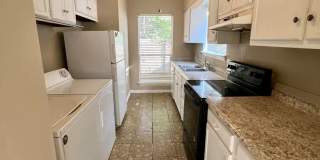 Must See 2 bedroom 2 bath Garden Home Duplex Brightside View  Near LSU Available NOW! Gallery 1