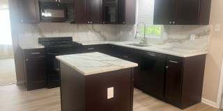 Spacious and Spectacular! 4 Bedroom home on gorgeous lot. Gallery 7