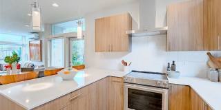 Seward Park Modern 2-Bedroom Home Gallery 10