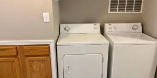 Spacious 3 bed/2 bath - walk to campus! Gallery 35