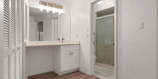 WELCOME TO THIS BEAUTIFULLY UPDATED 2 BEDROOM, 2 BATHROOM VILLA LOCATED IN THE DESIRABLE CENTER GATE COMMUNITY OF SARASOTA! Gallery 16