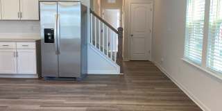 Room in 4 Bedroom Home at Planters Trace Ln Gallery 8