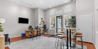 Uptown Lake Apartments Gallery 27