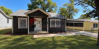 Charming 2 Bedroom Home with Spacious Sunroom! Gallery 1