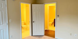 Beautiful 2 bed/2 bath condo in Reston...walk to RESTON TOWN CENTER!! Gallery 13