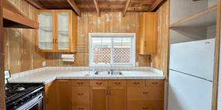 1 Bed + 1 Bath Cottage | Hollywood By the Sea | Unfurnished Gallery 10